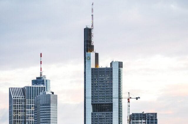 paul-fiedler-kr_RUzFy2SY-unsplash-e1730517975338